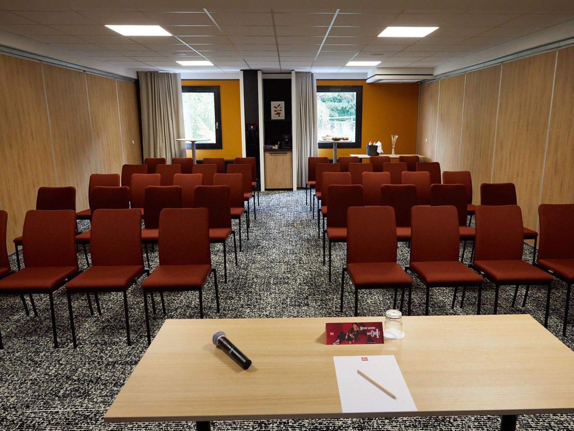 Отель Ibis Europe Chalon Sur Saone Экстерьер фото